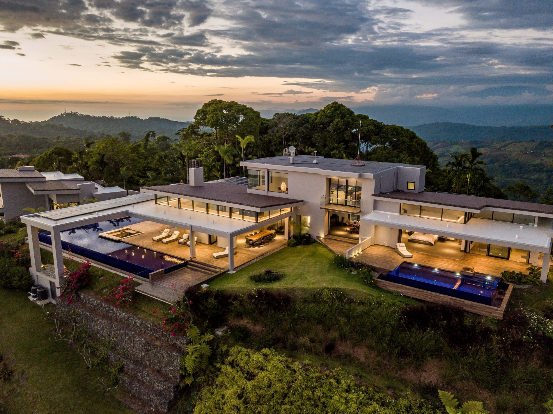 Chateau Montagne - Ultimate Luxury Hilltop Mansion Dominical Costa Rica